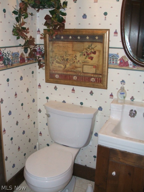 Main image without alt text