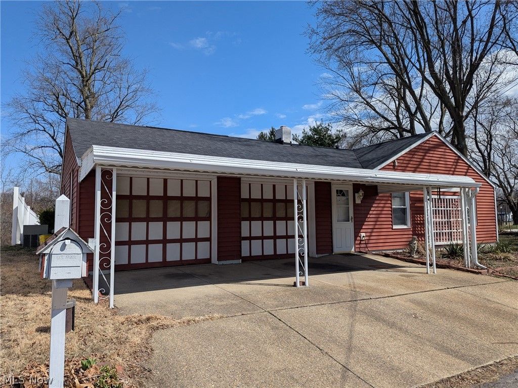 Photo of 686 Portage Lakes Drive, Akron, OH 44319 (MLS # 5194597)