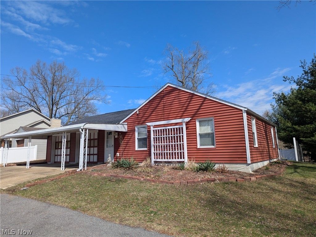 Photo of 686 Portage Lakes Drive, Akron, OH 44319 (MLS # 5194597)