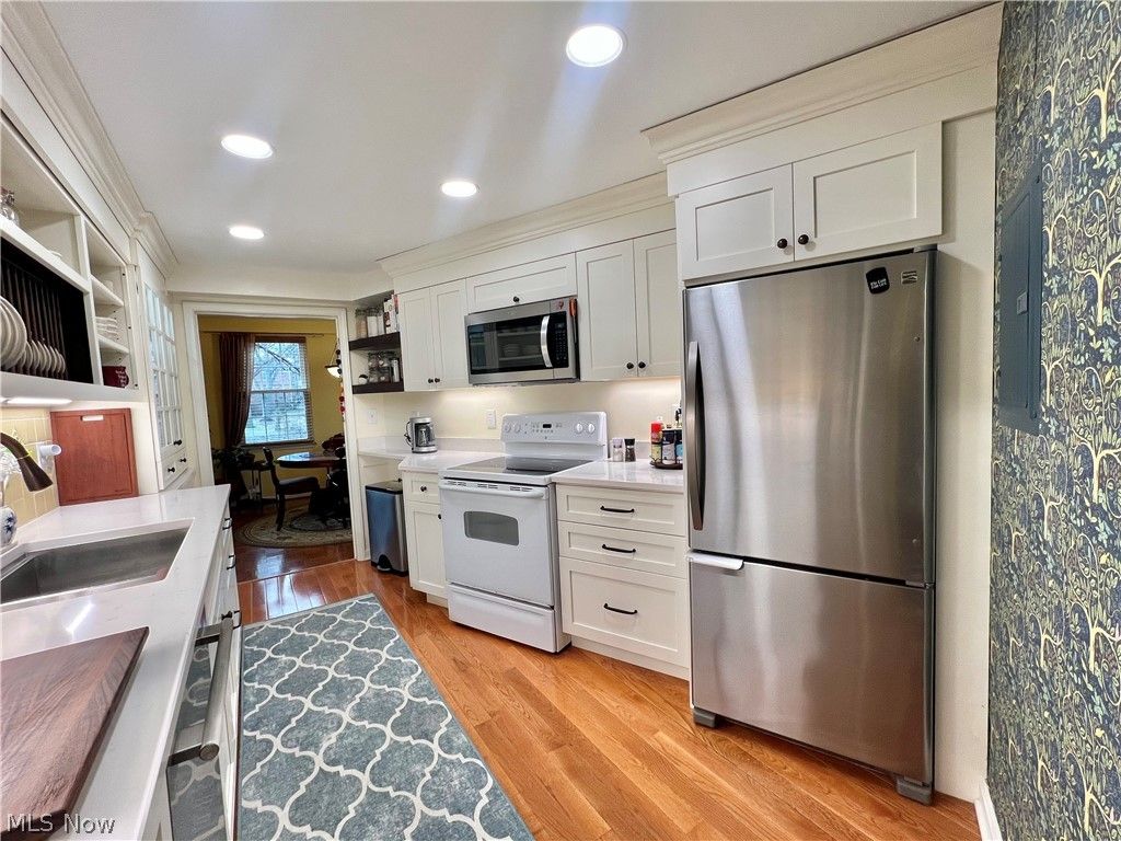 Photo of 13800 Fairhill Road #105, Shaker Heights, OH 44120 (MLS # 5191629)