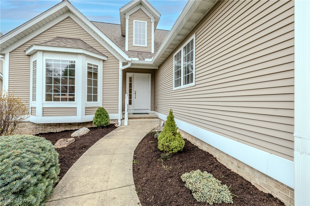 104 Wynewood Place, Chardon, Ohio image 2