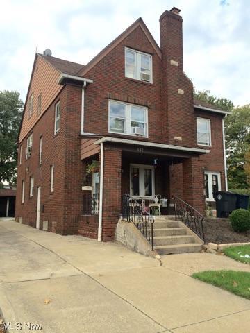 Clean and charming 1 bedroom second floor apartment in a 4 unit building available in Firestone Park! New carpet in bedroom. Take advantage of the spacious closet and a sunny eat in kitchen! **All utilities included!!!** Convenient to public transportation and the freeway. No dogs. All applicants must apply online. $50 application fee per adult applicant. Credit score: 600+
-No recent bankruptcy.
-No eviction history & no criminal history (involving sex, drugs or violence)
-Stable employment (must provide current pay stubs)
-Monthly gross income must be at least 2.5 X Monthly Rent
-First months rent, security deposit, and renters insurance, required prior to move in.