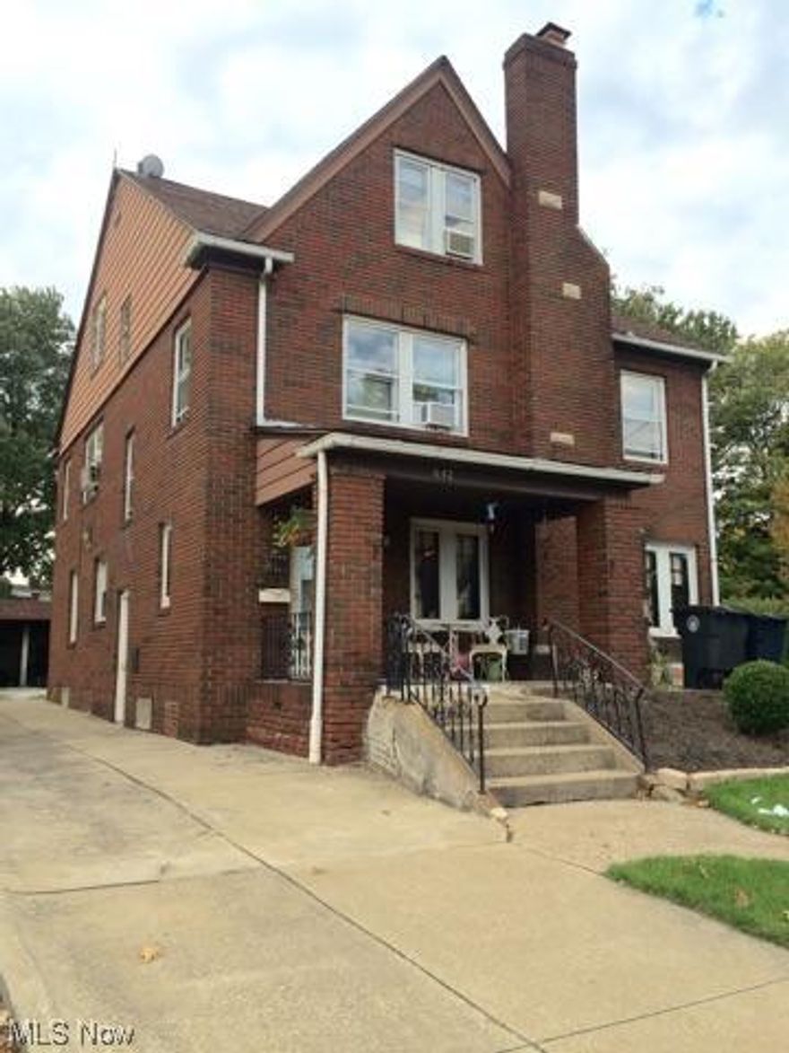 Clean and charming 1 bedroom second floor apartment in a 4 unit building available in Firestone Park! New carpet in bedroom.  Take advantage of the spacious closet and a sunny eat in kitchen! **All utilities included!!!**   Convenient to public transportation and the freeway. No dogs. All applicants must apply online. $50 application fee per adult applicant. Credit score: 600+
-No recent bankruptcy.
-No eviction history & no criminal history (involving sex, drugs or violence)
-Stable employment (must provide current pay stubs)
-Monthly gross income must be at least 2.5 X Monthly Rent
-First months rent, security deposit, and renters insurance, required prior to move in.