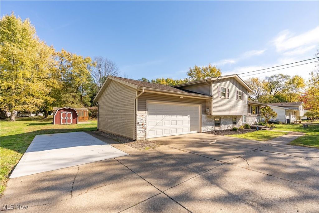 Photo of 7086 Woodell Avenue NE, Canton, OH 44721 (MLS # 5167832)