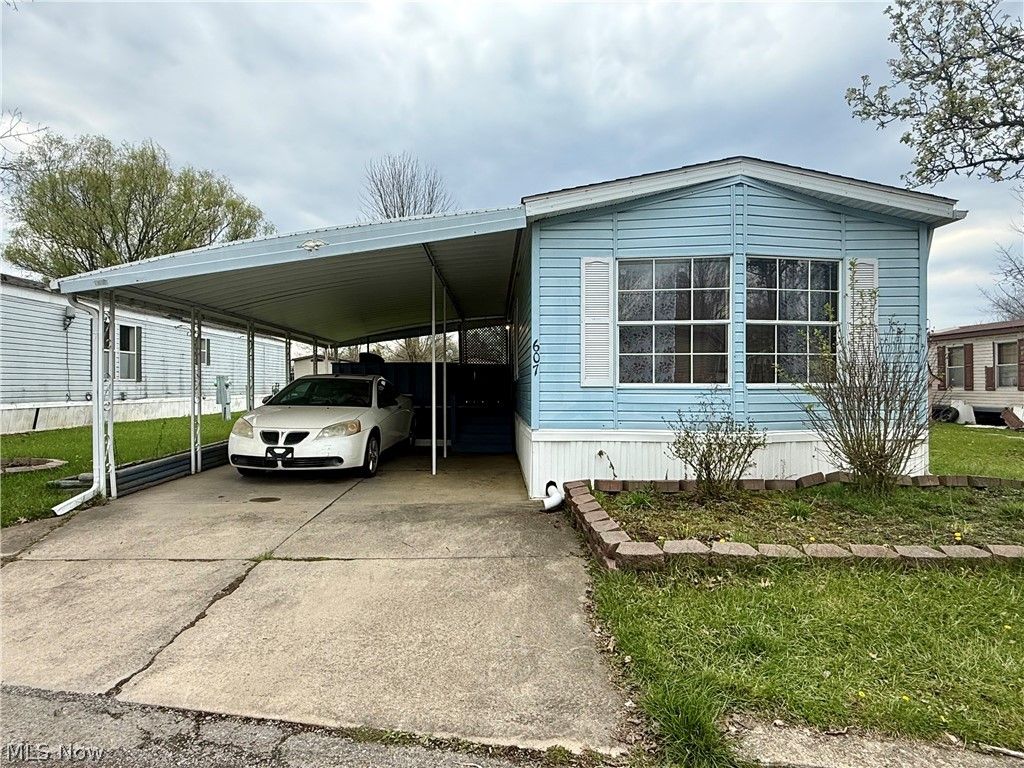 Photo of 607 Sugar Pines Drive SW, Warren, OH 44076 (MLS # 5200374)