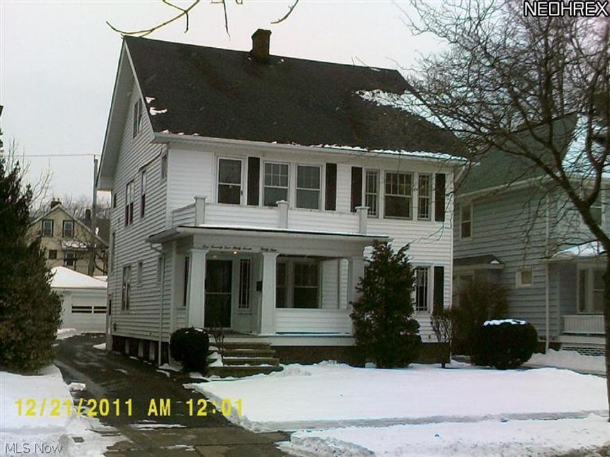 This won't last long!  A spacious 2 unit multifamily, with a total of 4 bedrooms and 2 full baths.  Detached 2 car garage.  Lots of potential.