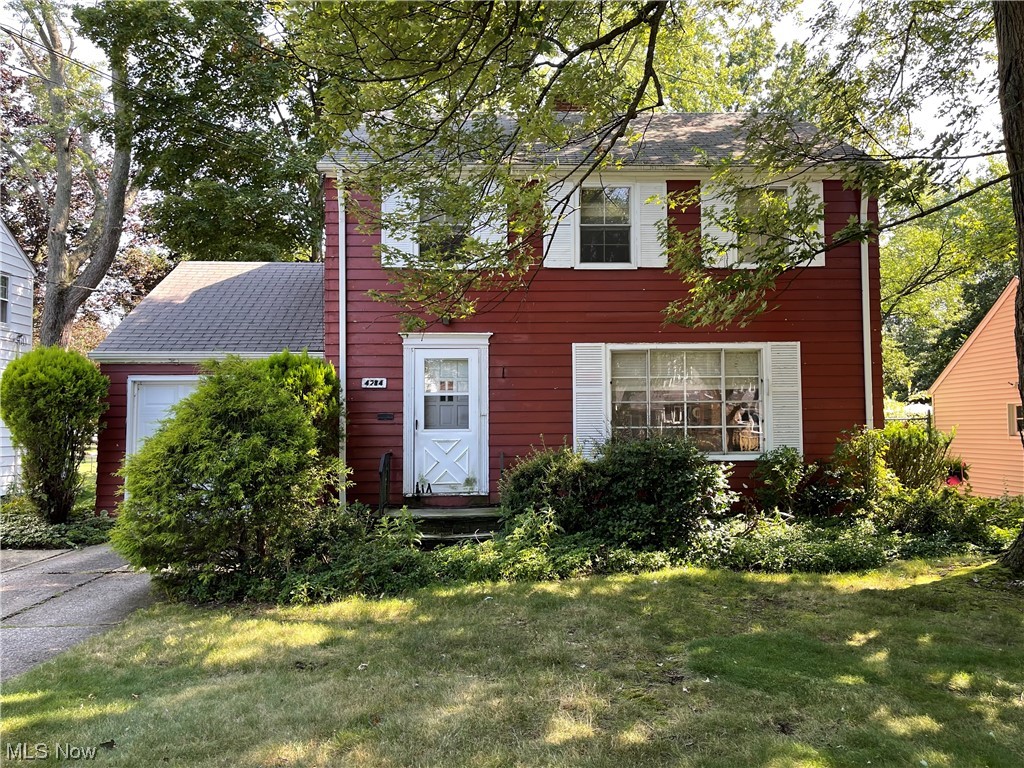 Calling all Investors, searching for your next project? Here it is! This 3 bed/1 bath colonial nestled on an amazing lot awaits your creative ideas! Newer garage door and opener! Minutes from Legacy Village, freeways, Cleveland Metro Parks Euclid Creek Reservation, Cleveland Clinic and University Hospitals.