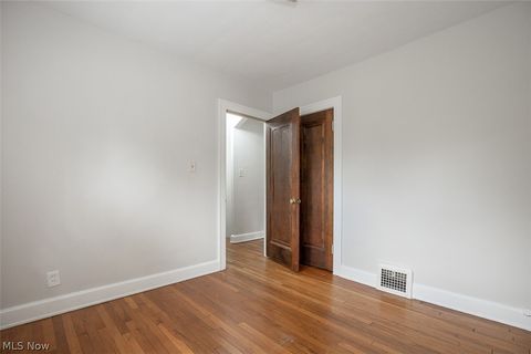 Tiny photo for 912 Cambridge Road #B, Cleveland Heights, OH 44121 (MLS # 5227158)