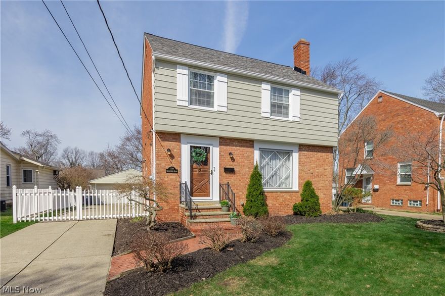 Welcome to this light & bright Colonial on a desirable Lyndhurst street.