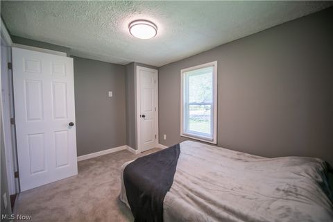 Tiny photo for 324 Charlotte Avenue SE, Canton, OH 44707 (MLS # 5202111)