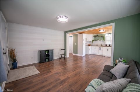 Tiny photo for 324 Charlotte Avenue SE, Canton, OH 44707 (MLS # 5202111)