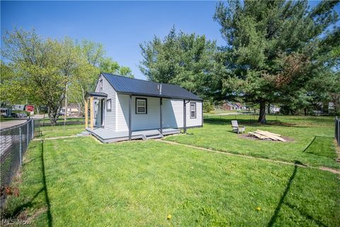 Tiny photo for 324 Charlotte Avenue SE, Canton, OH 44707 (MLS # 5202111)