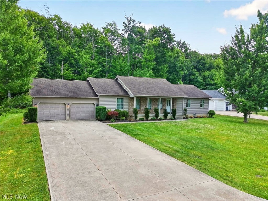 Photo of 412 Brittany Lane, Jefferson, OH 44047 (MLS # 5225399)