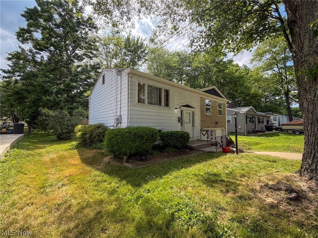 Photo of 2821 Tod Avenue NW, Warren, OH 44484 (MLS # 5220833)
