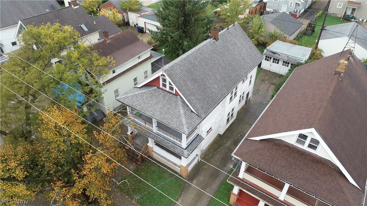 Investor wanted! Email agent for Rent roll, video tour along with investment analysis, drone footage of the roof & information on the mechanical systems of the building. Do not disturb the tenants. Professional property management available. Local & Out of state Investors welcome!