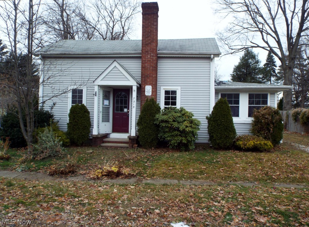 Step back in time in this Unionville Home. This home is located in historic Unionville and was built in 1828. This home just needs a little TLC to make it yours. This home has 4 bedrooms, 1 bath, den and a walk out basement. Make your appointment to see this home today.
