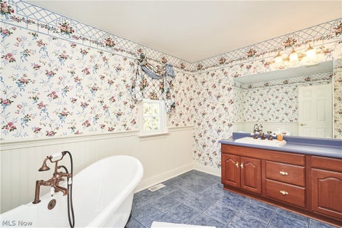 Tiny photo for 470 Augusta Drive, Akron, OH 44333 (MLS # 5254566)