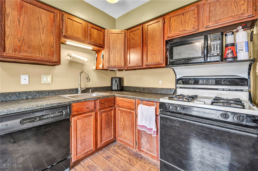 Parma, Ohio 44134, United States, 3 Bedrooms Bedrooms, ,2 BathroomsBathrooms,Residential,Pending,160062