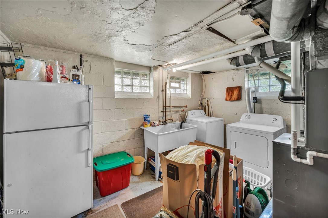 Parma, Ohio 44134, United States, 3 Bedrooms Bedrooms, ,2 BathroomsBathrooms,Residential,Pending,160062