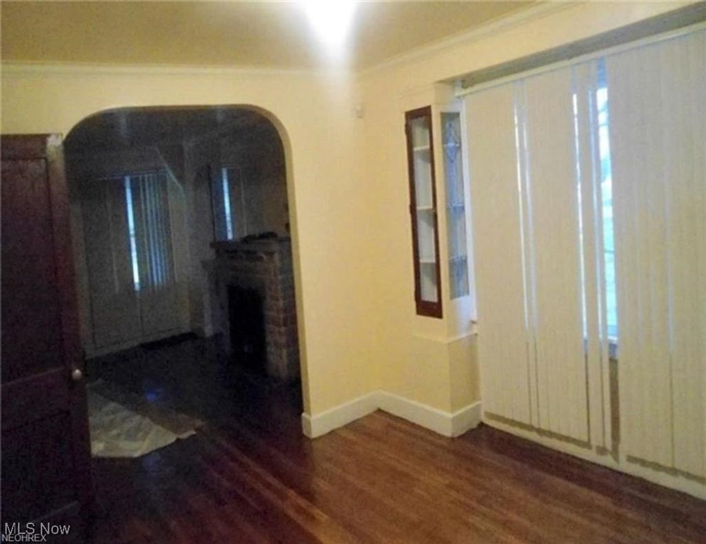 Photo of 17111 Ridgeton Drive, Cleveland, OH 44128 (MLS # 5167465)