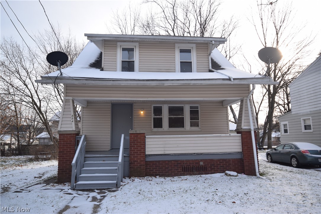 Welcome to 884 Lovers Lane, this colonial features three bedrooms and one bathroom. Hardwood floors throughout. Updated Vinyl siding. Almost 1200 square feet of living space. Why rent? Call today to schedule your private tour.