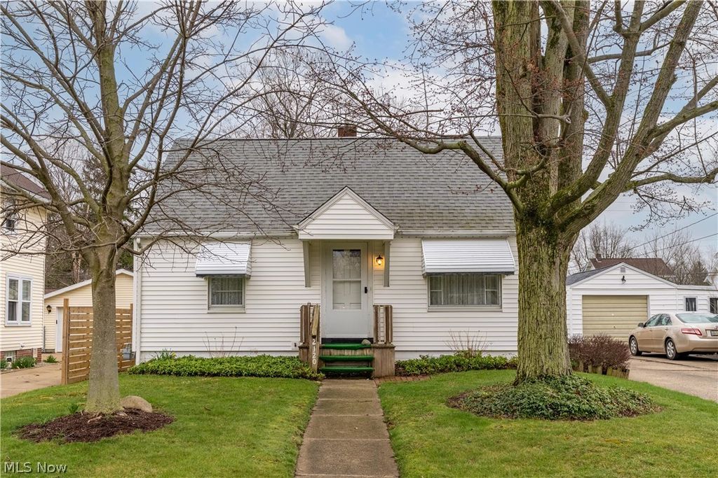 Photo of 2120 Blenheim Avenue, Alliance, OH 44601 (MLS # 5191425)