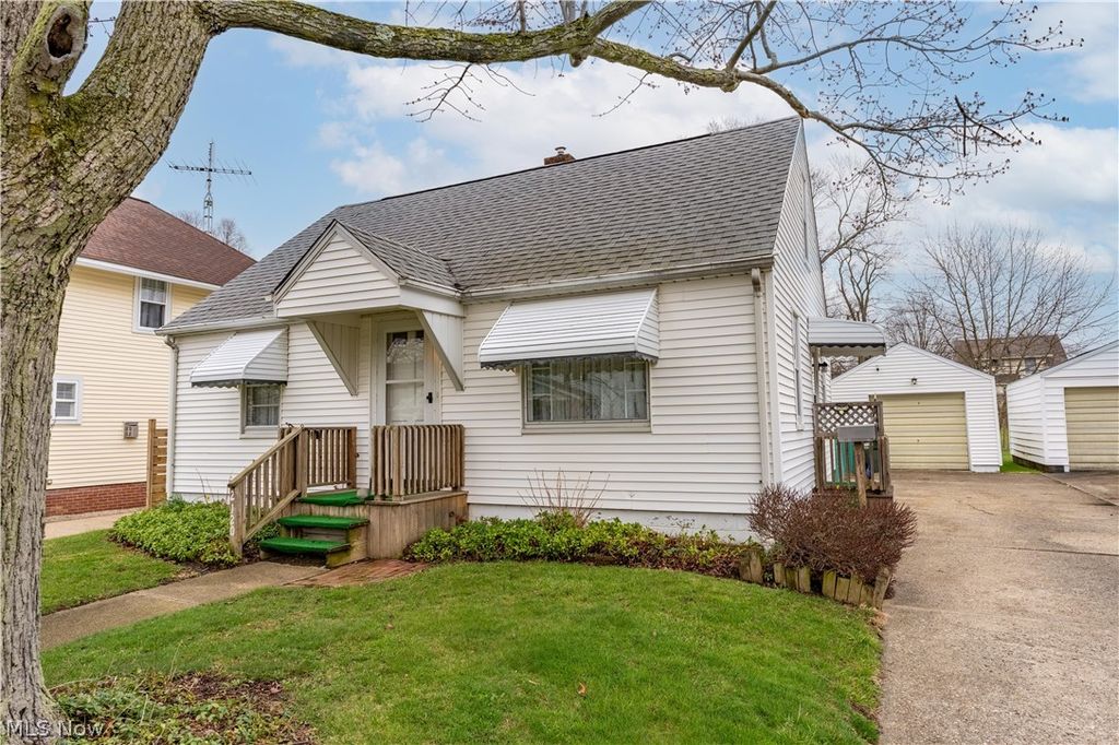 Photo of 2120 Blenheim Avenue, Alliance, OH 44601 (MLS # 5191425)