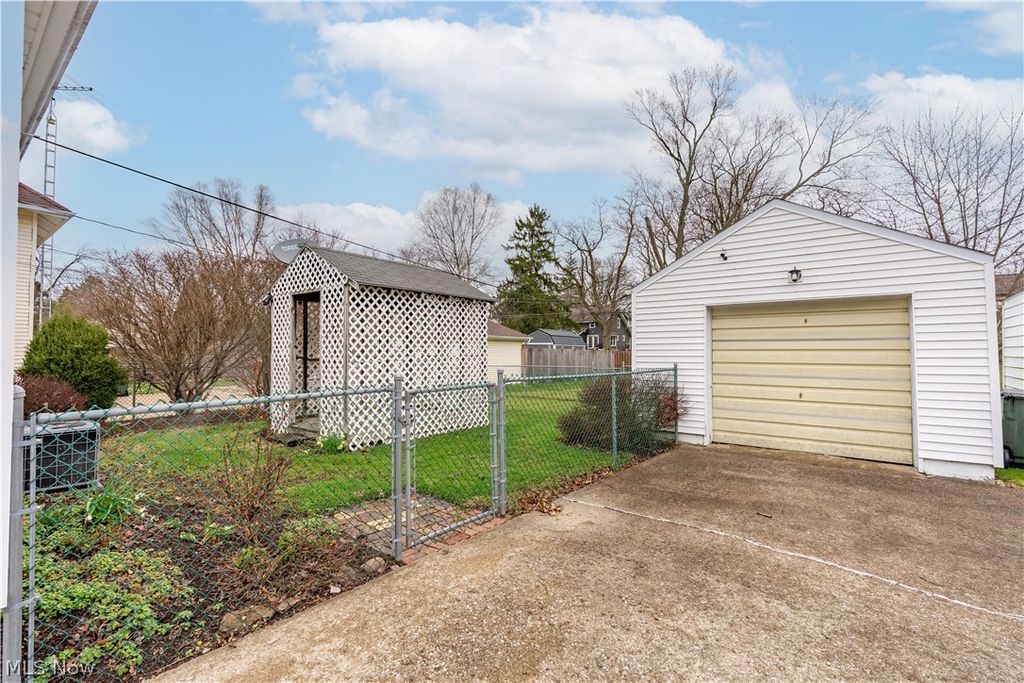 Photo of 2120 Blenheim Avenue, Alliance, OH 44601 (MLS # 5191425)