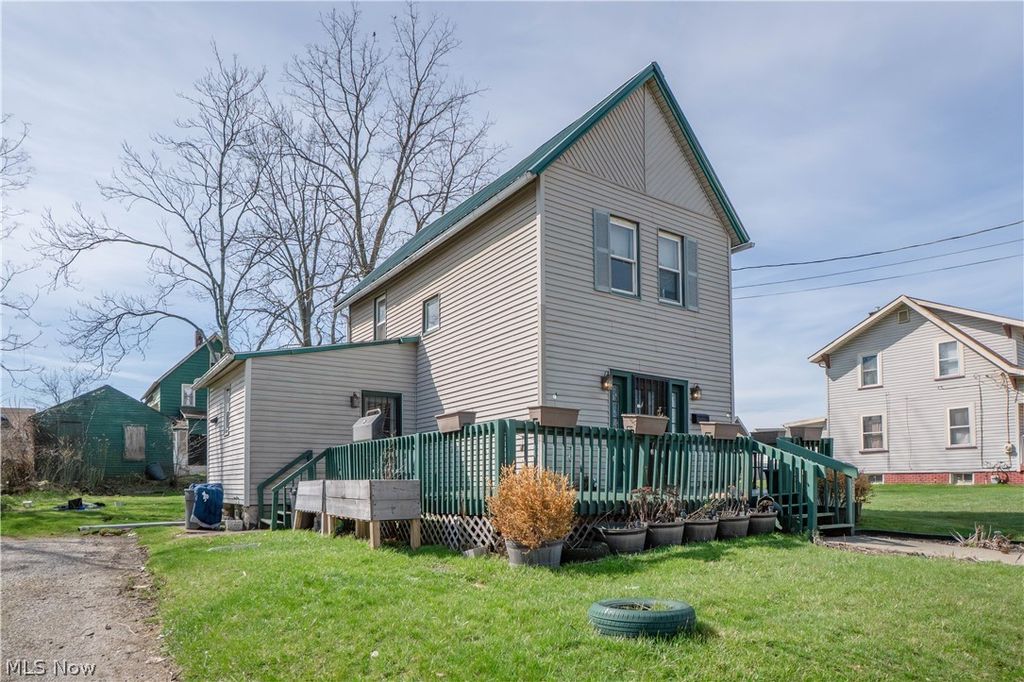 Photo of 2202 5th Street NE, Canton, OH 44704 (MLS # 5196654)