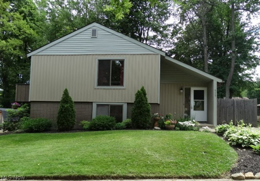 Welcome to this great open floor plan home located on a park like lot!  Don't wait to check this one out!  Move-in ready, neutral decor, tons of storage!  Newer kitchen floor, newer carpeting w/stainmaster....freshly cleaned.  Patio outside is breathtaking , koi pond too!  Fully fenced.  Won't last Priced to sell!