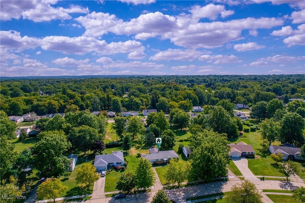 Photo of 759 Cheriton Drive, Highland Heights, OH 44143 (MLS # 5154832)