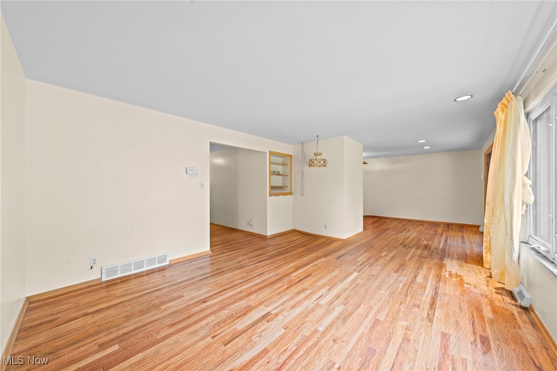 Highland Heights, Ohio 44143, United States, 3 Bedrooms Bedrooms, ,2 BathroomsBathrooms,Residential,Pending,235468