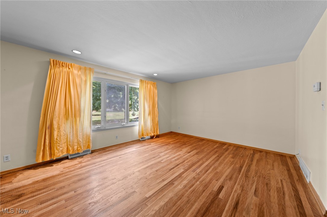 Highland Heights, Ohio 44143, United States, 3 Bedrooms Bedrooms, ,2 BathroomsBathrooms,Residential,Pending,235468