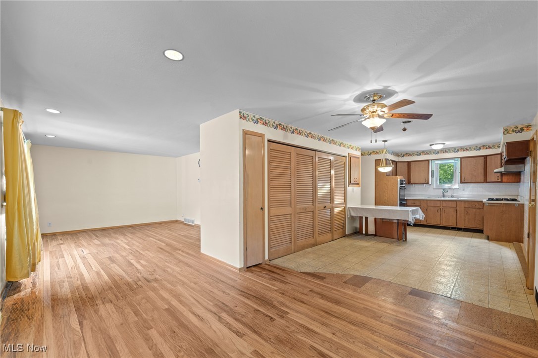 Highland Heights, Ohio 44143, United States, 3 Bedrooms Bedrooms, ,2 BathroomsBathrooms,Residential,Pending,235468