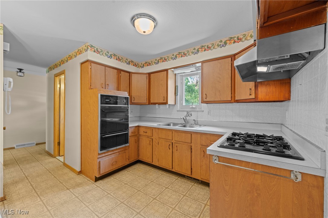 Highland Heights, Ohio 44143, United States, 3 Bedrooms Bedrooms, ,2 BathroomsBathrooms,Residential,Pending,235468