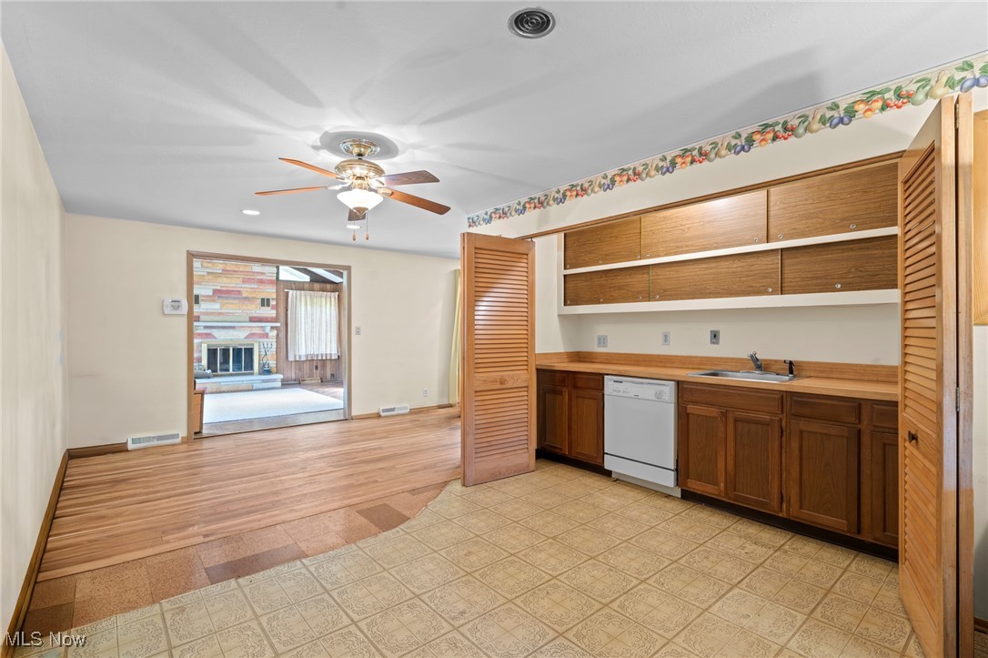 Highland Heights, Ohio 44143, United States, 3 Bedrooms Bedrooms, ,2 BathroomsBathrooms,Residential,Pending,235468