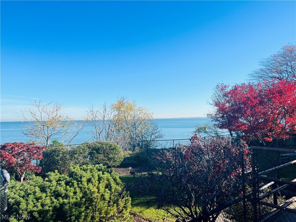 Lake House Condo - Residential