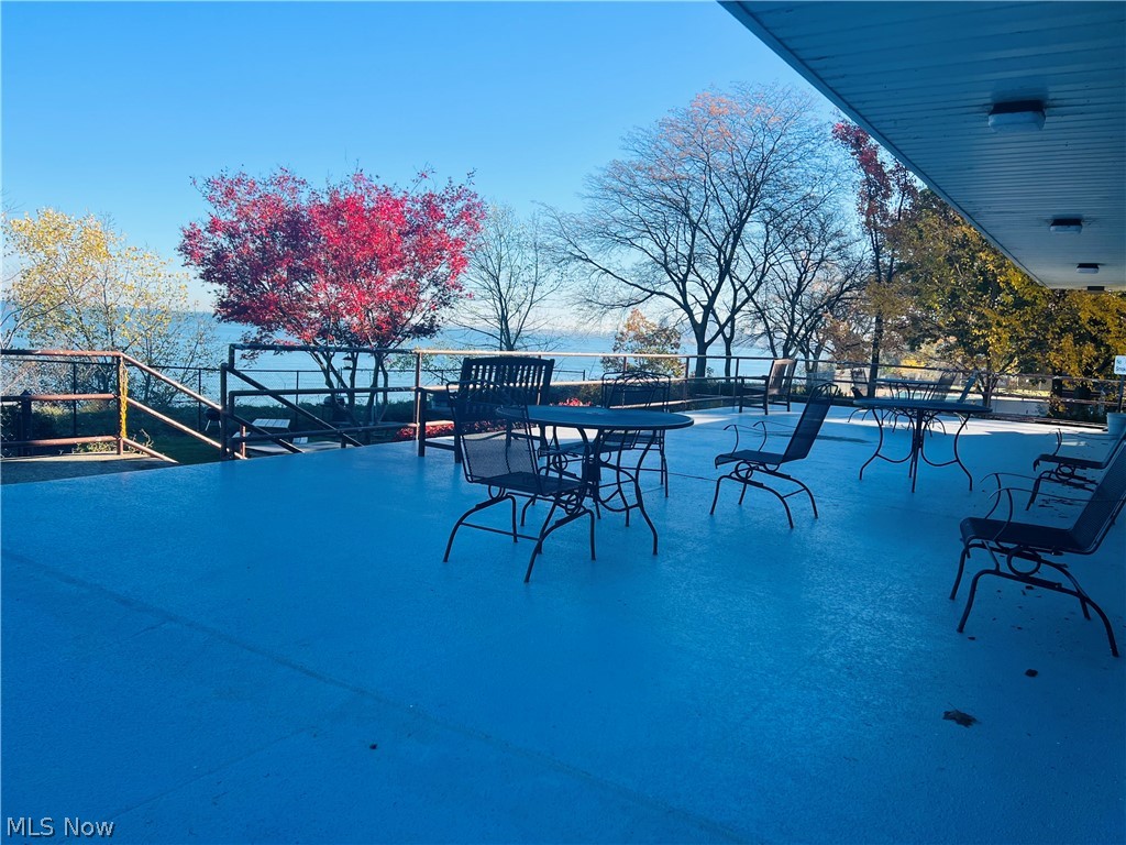 Lake House Condo - Residential