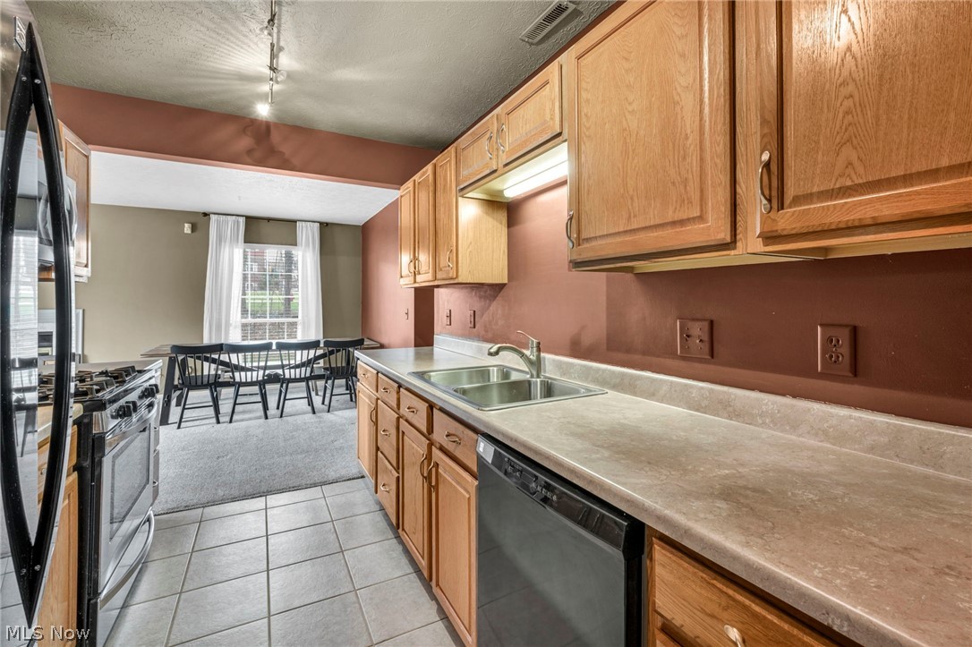 Pinetree Lane Condo - Residential