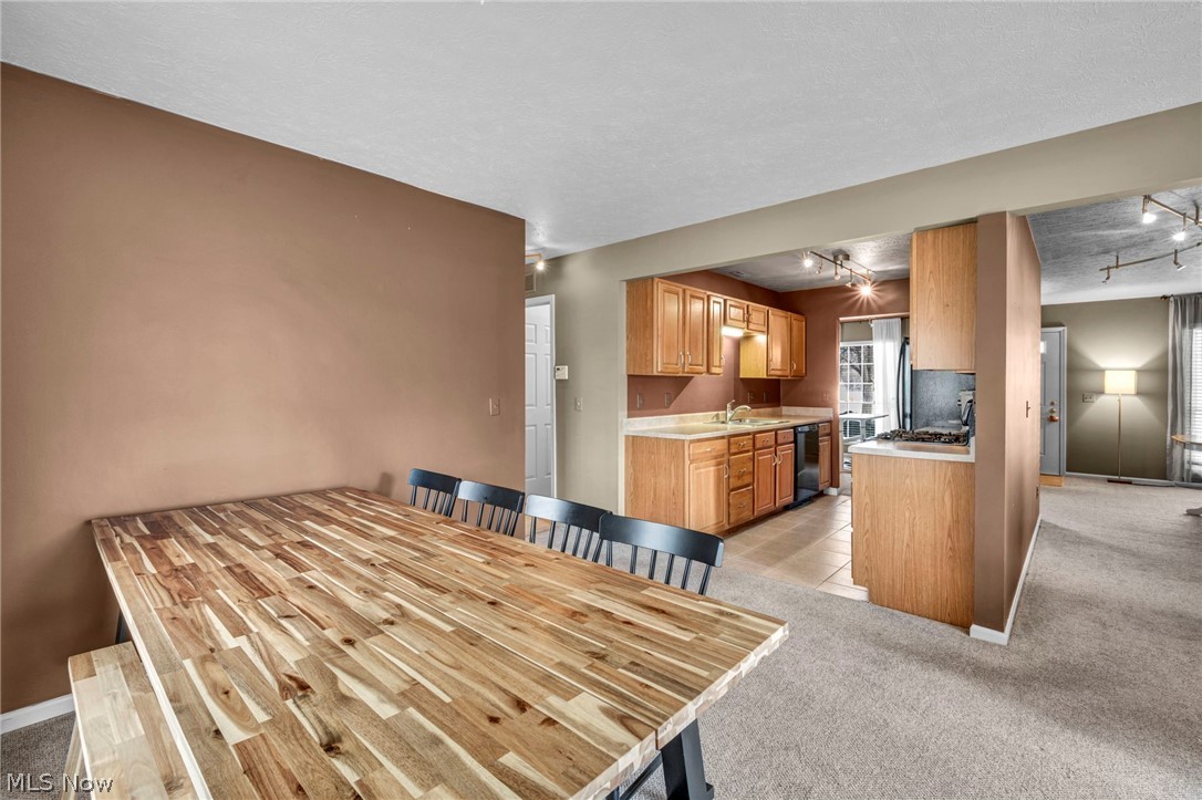 Pinetree Lane Condo - Residential