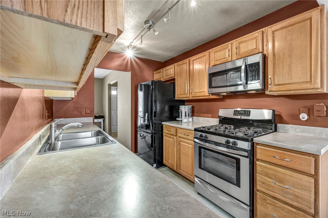 Pinetree Lane Condo - Residential