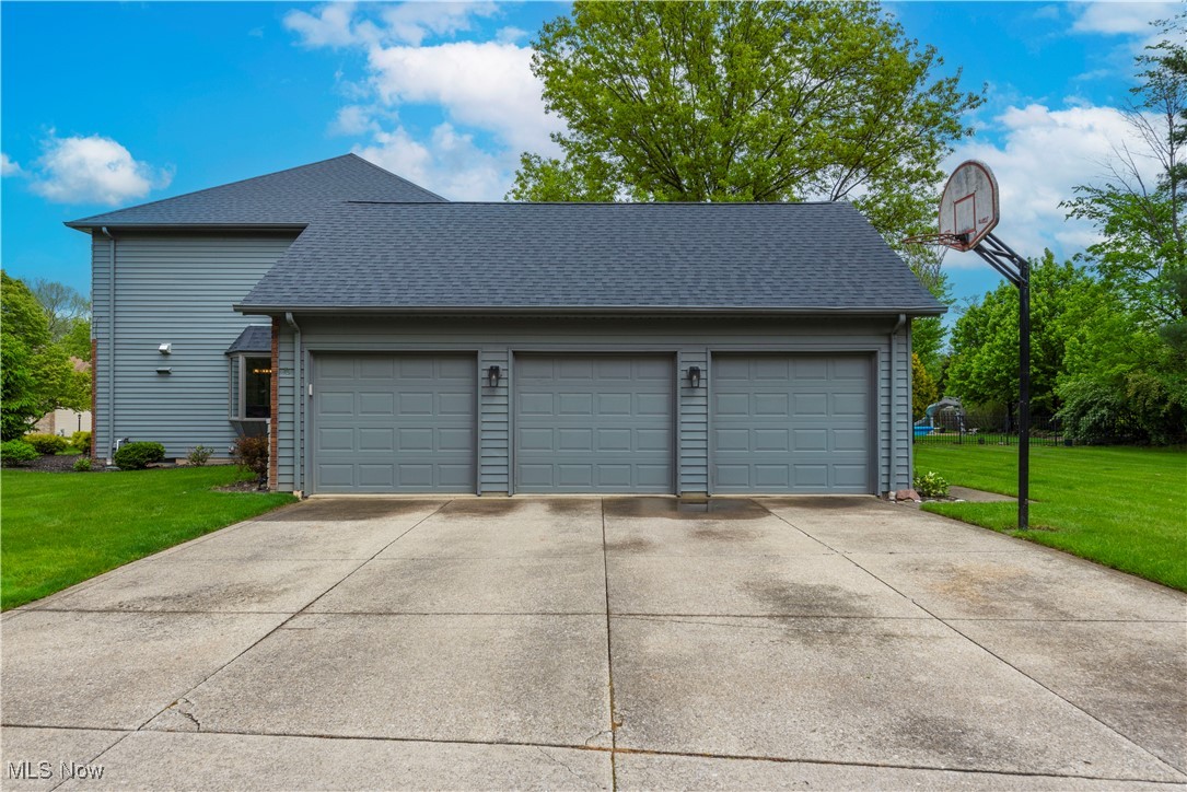 14931 Regency Drive, Strongsville, Ohio image 46