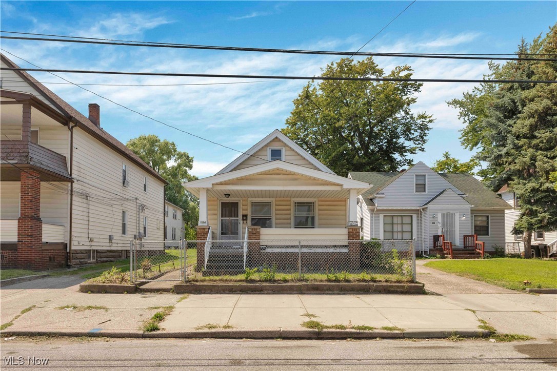Brand new roof! Investment opportunity awaiting your touches. Convenient to all that the city of Cleveland has to offer. No wholesalers or assignable contracts.