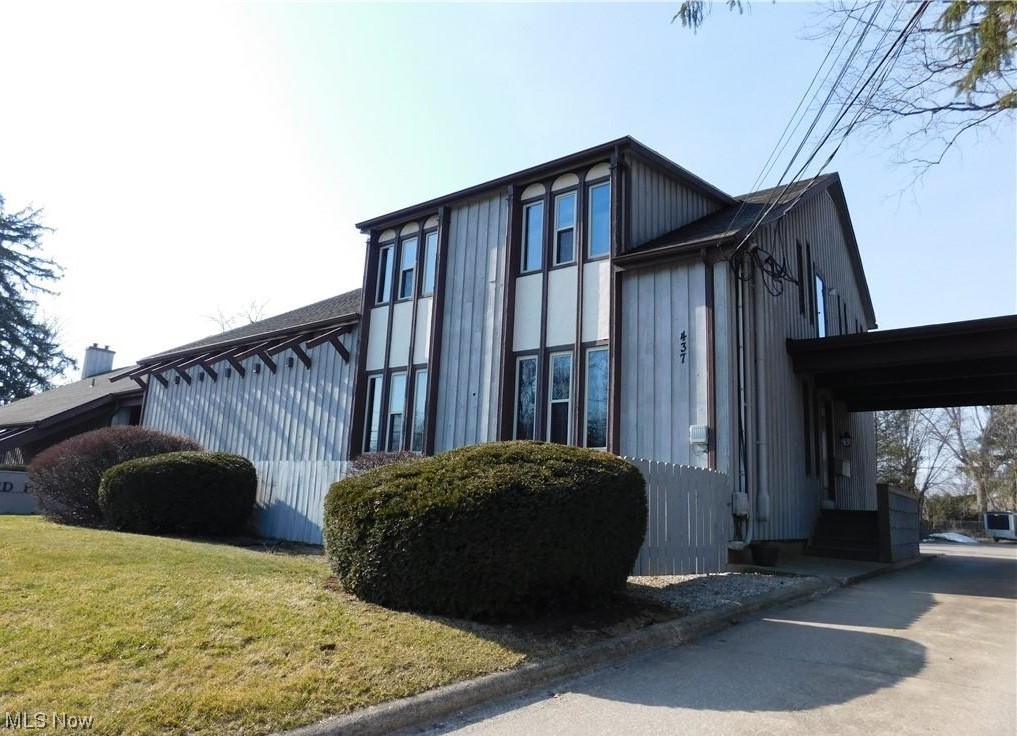 Fantastic opportunity - Office space for lease - upstairs unit. Great office space, in a stand alone building. Private suites with separate entrance. Ample On-site Parking. Private Restrooms. Just minutes from downtown Medina
***TWO (2) free months with the signing of a 2 year lease.***