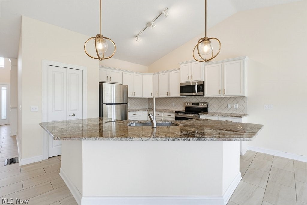 22311 Oxbow Path