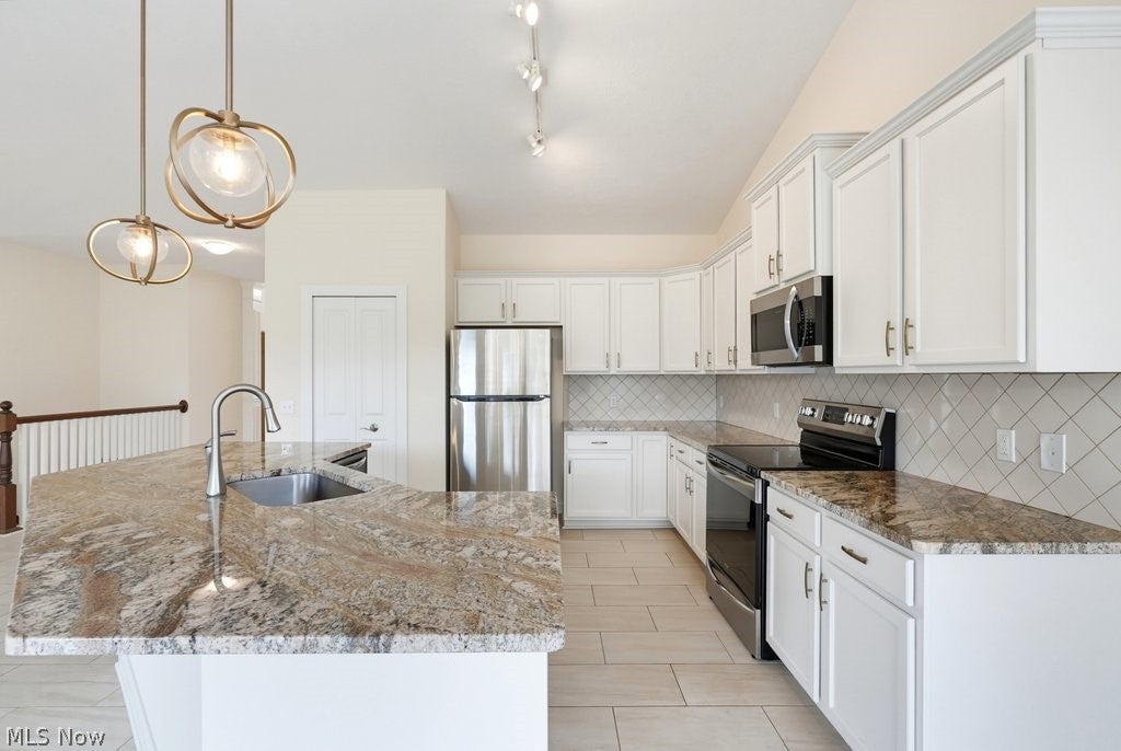 22311 Oxbow Path