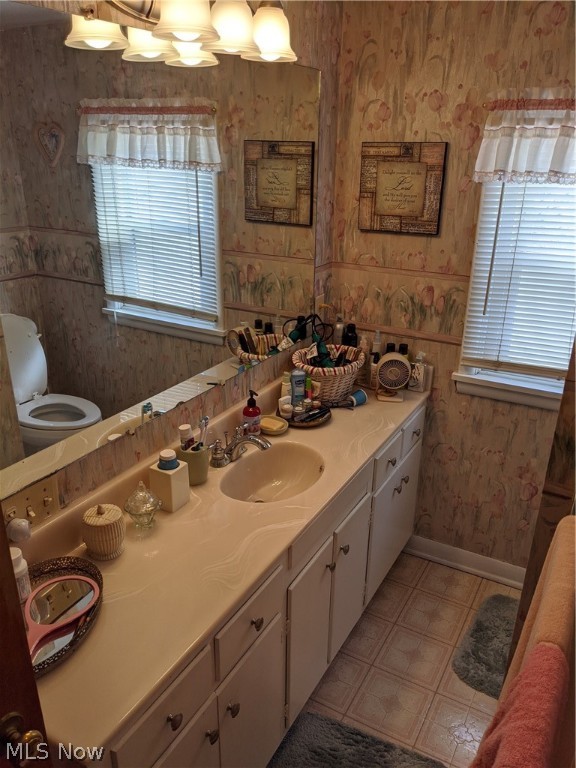 Main image without alt text