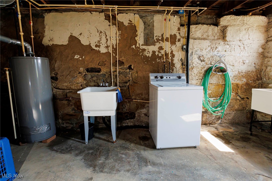 Dundee, Ohio 44624, United States, 4 Bedrooms Bedrooms, ,1 BathroomBathrooms,Residential,Active,187310