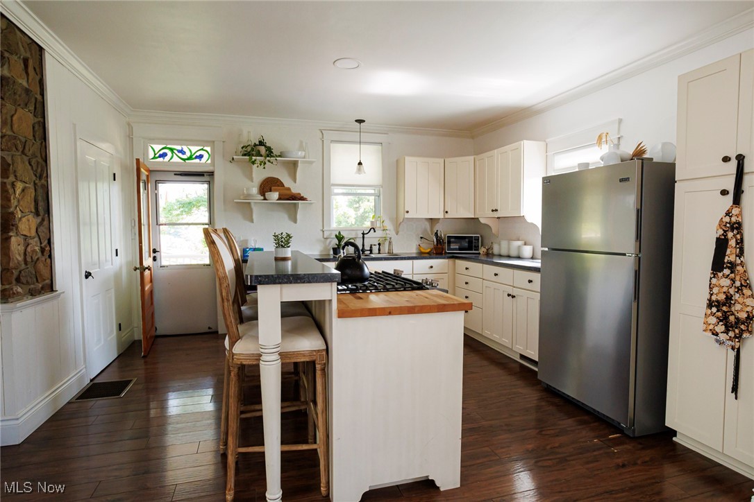 Dundee, Ohio 44624, United States, 4 Bedrooms Bedrooms, ,1 BathroomBathrooms,Residential,Active,187310