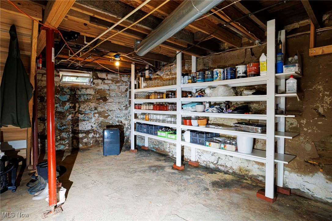 Dundee, Ohio 44624, United States, 4 Bedrooms Bedrooms, ,1 BathroomBathrooms,Residential,Active,187310